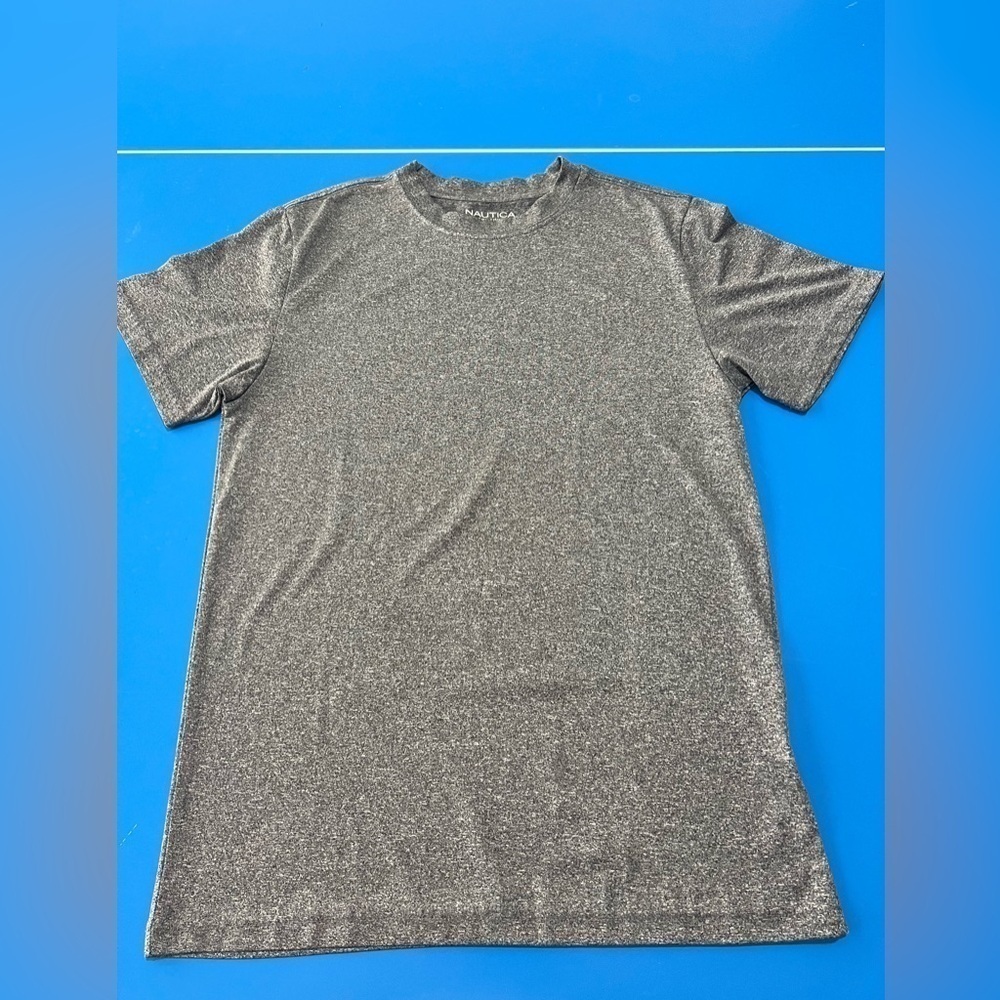 Nautica Boy’s Athletic T-Shirt. Size 14-16. Pristinene Condition.